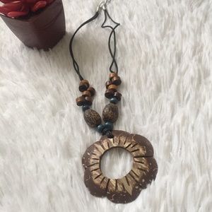 Boho Chic 🍃 Wood Flower Necklace